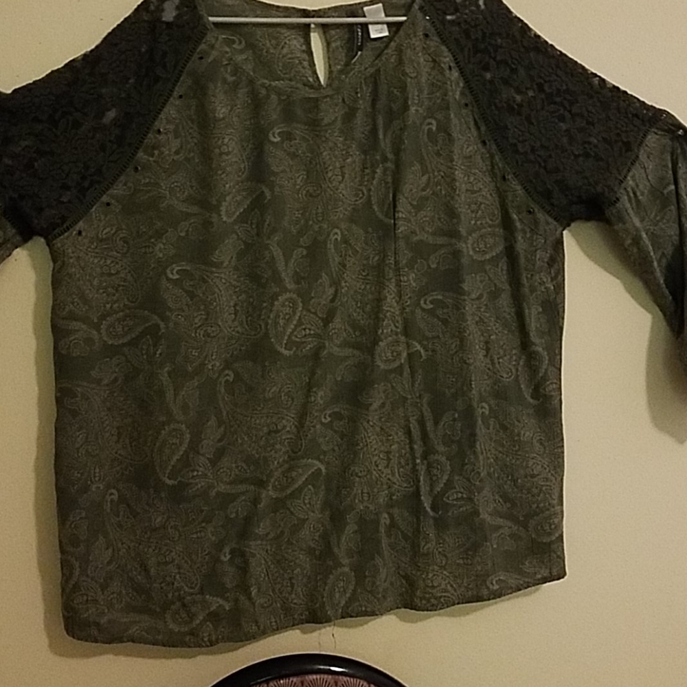 Gorgeous mint green shirt with shell pattern..